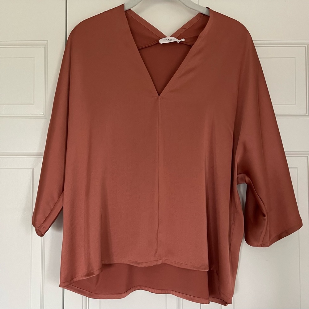 The Reset - satin V-neck blouse in Nectar